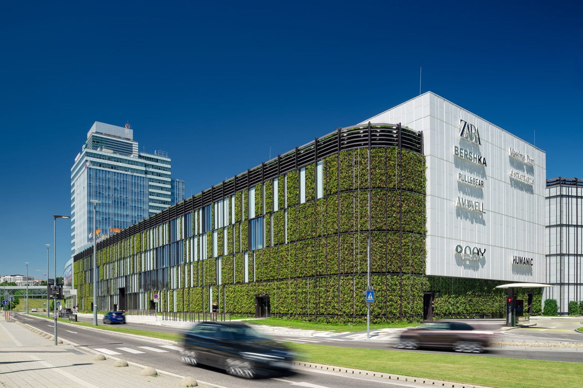 Zelená fasáda na nákupním centru AUPARK
